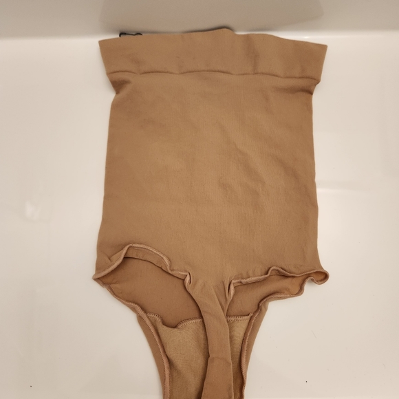 Skims CORE CONTROL HIGH-WAISTED THONG - Picture 6 of 8